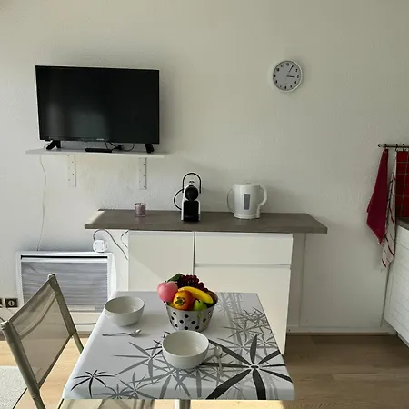 Apartment Confortable Studio, Wifi, Parking, Proche
